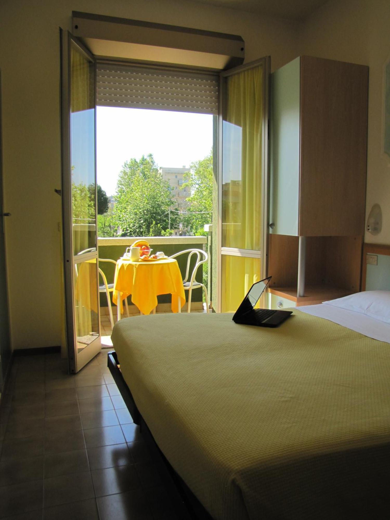 Hotel Etna Riccione Buitenkant foto