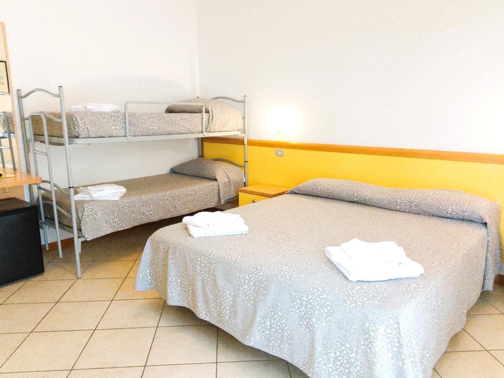 Hotel Etna Riccione Buitenkant foto