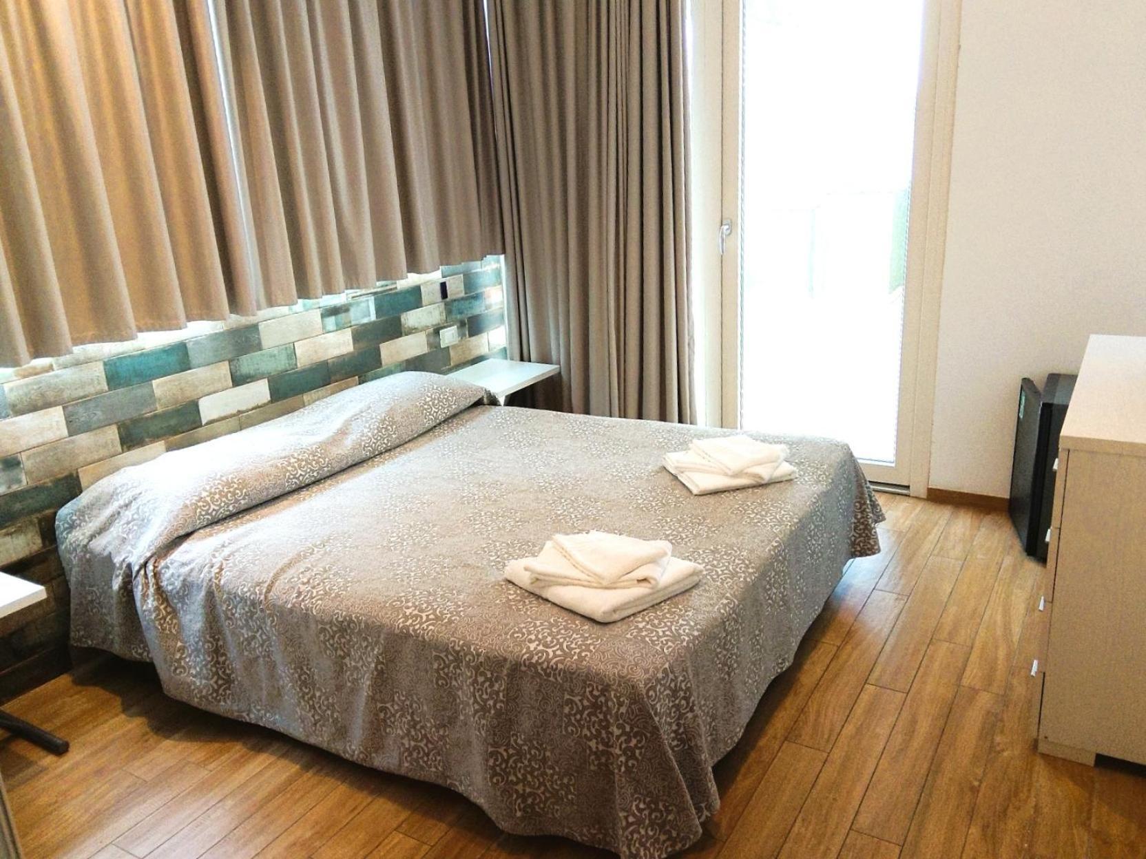 Hotel Etna Riccione Buitenkant foto