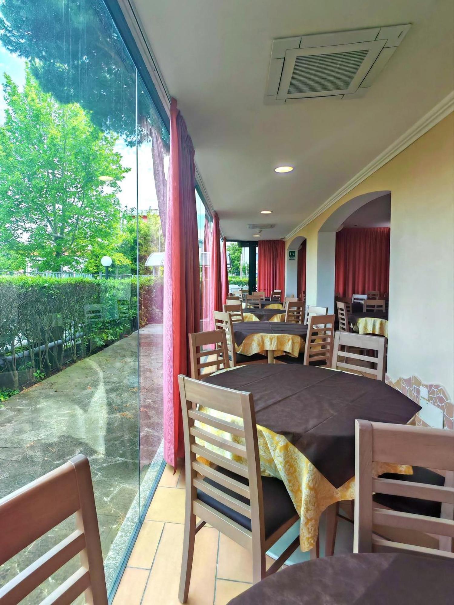 Hotel Etna Riccione Buitenkant foto