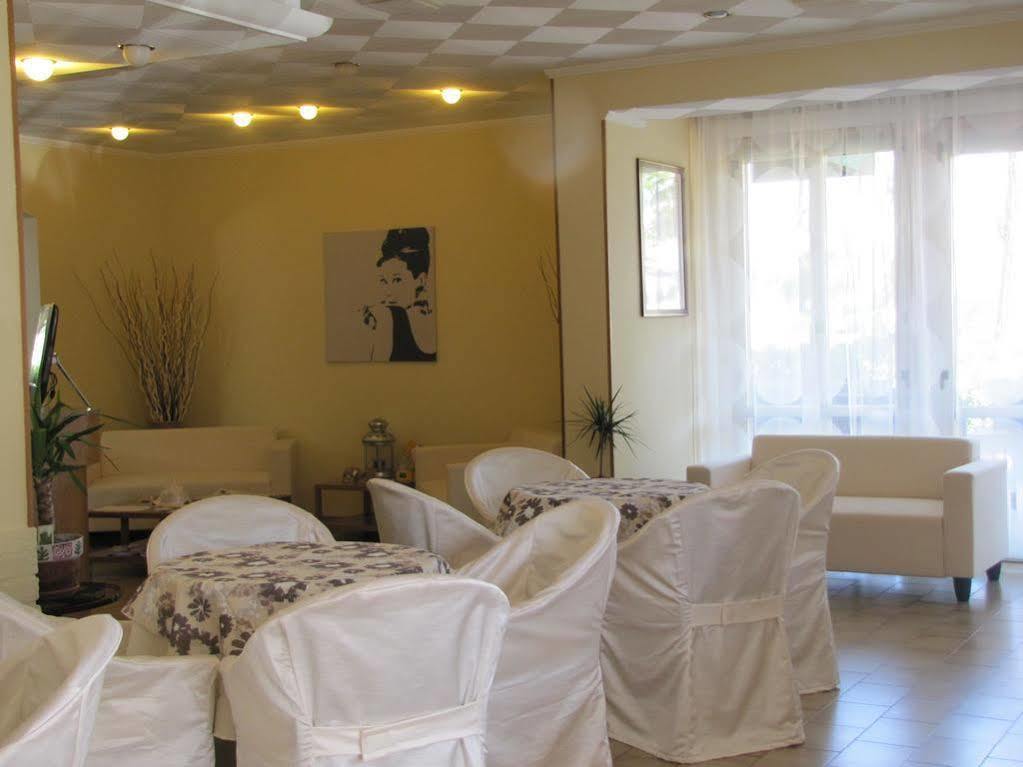 Hotel Etna Riccione Buitenkant foto